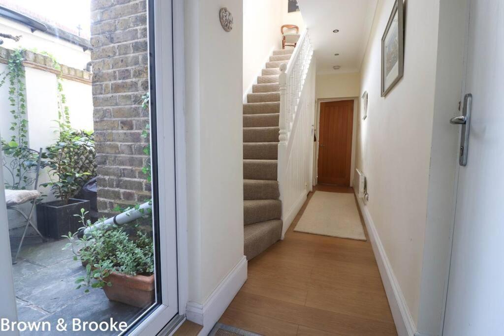 Stylish & Spacious 3 Bed Victorian House Sleeps Up To 7 - Near O2, Museums, Excel, Mazehill Station 12 Mins Direct Into London Bridge Zewnętrze zdjęcie